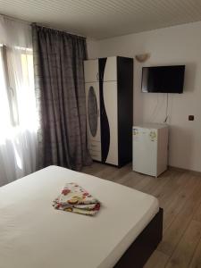 a bedroom with a bed with a pillow on it at Vila Dan in Costinesti
