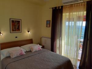 a bedroom with a bed and a window at Guesthouse Villa Marija in Motovun