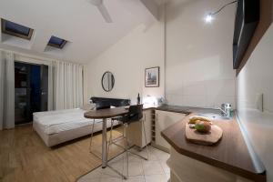 Posteľ alebo postele v izbe v ubytovaní Main Square Studio with TERRACE & Air condition