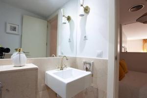Ein Badezimmer in der Unterkunft Heima Gran Vía A