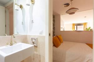 Ein Badezimmer in der Unterkunft Heima Gran Vía A