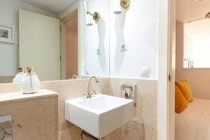 Ein Badezimmer in der Unterkunft Heima Gran Vía A