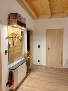 a kitchen with a counter and a door in a room at Ferienanlage Klotz in Pleystein
