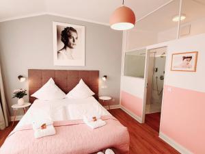 Postel nebo postele na pokoji v ubytování MAISON MARSIL - Boutique Hotel Köln