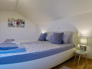 Postel nebo postele na pokoji v ubytování Holiday Apartment Lavanda Sumpetar