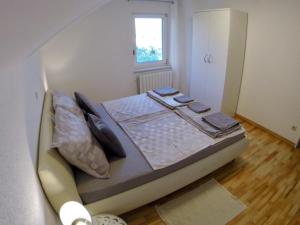 Postel nebo postele na pokoji v ubytování Holiday Apartment Lavanda Sumpetar