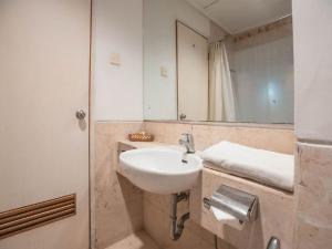 A bathroom at Hotel Bulevar Tanjung Duren Jakarta