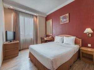 Giường trong phòng chung tại Hotel Bulevar Tanjung Duren Jakarta +29 ảnh