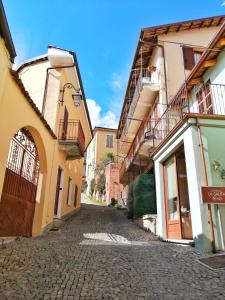 Imagen de la galería de FIORDAELISA APARTMENT, en Monforte dʼAlba