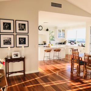 Imagen de la galería de Jetty Splendour Guest Bedroom with Bathroom en-suite B'nB, en Coffs Harbour