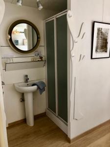 Vonios kambarys apgyvendinimo įstaigoje Linden-Jachthoorn