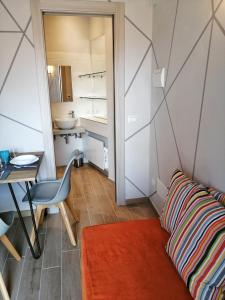 a small living room with a couch and a table at FIORDAELISA APARTMENT in Monforte dʼAlba