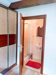 A bathroom at Miodowa Polana