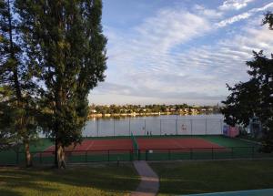 Tenis a/nebo squash v ubytování Apartmány Puerto nebo okolí
