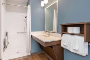 WoodSpring Suites Carol Stream - Chicago