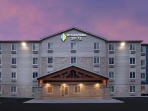 a front view of a hotel with a building at WoodSpring Suites Merrillville in Merrillville