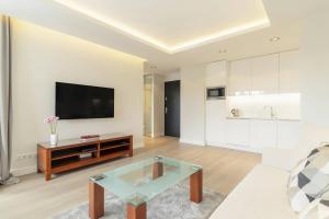 Televízia a/alebo spoločenská miestnosť v ubytovaní Grand Apartments