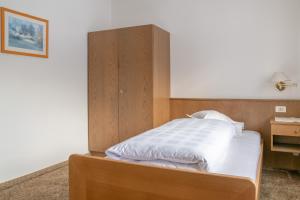 Postel nebo postele na pokoji v ubytování Garni Ciasa Tamà Sas di Pezzedi Eriberto e Neumair Hermine