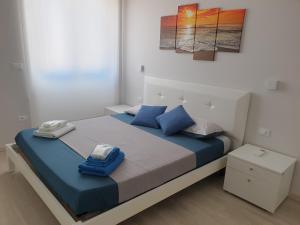 Säng eller sängar i ett rum på Appartamento del Sole