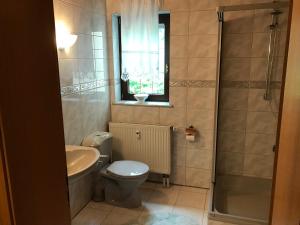 Vannituba majutusasutuses Ferienwohnung Prüfer +31 fotot