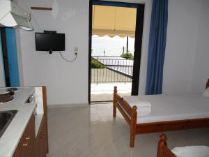リジアにあるIliotropio Ligiaのベッド付きの部屋で、海の景色を望めます。