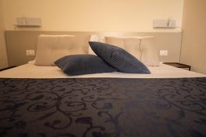 Postel nebo postele na pokoji v ubytování San Vito Accommodations