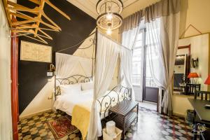En eller flere senge i et værelse på Grand Tour Design Guest House Catania