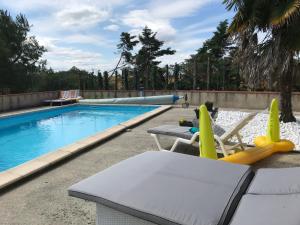 Bazén v ubytování Relais de la poste suite nebo v jeho okolí + 37 fotografií