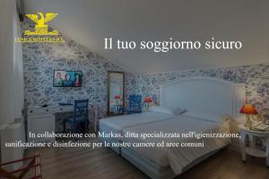 A bed or beds in a room at Sant'Angelo - Fenice Apartments in Venice
