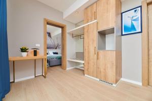 a room with a wooden door and a bedroom at Ribarska Koliba Resort in Pula