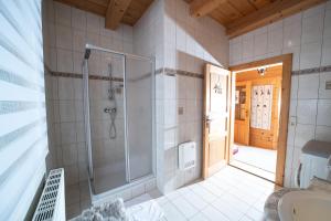 Koupelna v ubytování Kogljahrerhütte + 37 fotografií