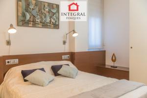 A bed or beds in a room at Palamós BeachFront Apartment