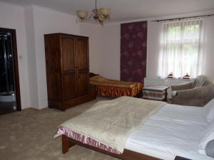 Posteľ alebo postele v izbe v ubytovaní Dwór Komorowo