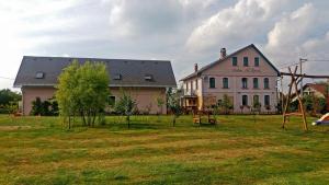 Zahrada ubytování Na Kopečku AD 1795 - penzion s restaurací a wellness v Podkrkonoší