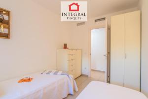 A bed or beds in a room at Palamós BeachFront Apartment