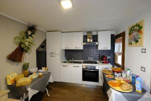 Köök või kööginurk majutusasutuses B&B La Tana Dei Ricci