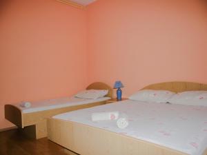 A bed or beds in a room at Comfort Apartments Jazina