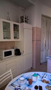 A kitchen or kitchenette at Around The Corner Colosseo B&B
