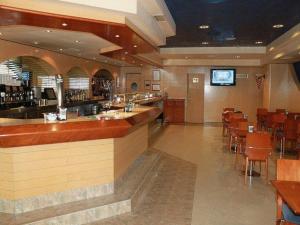 A restaurant or other place to eat at Hotel Ébora by Vivere Stays