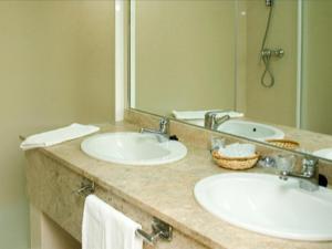 A bathroom at Hotel Ébora by Vivere Stays
