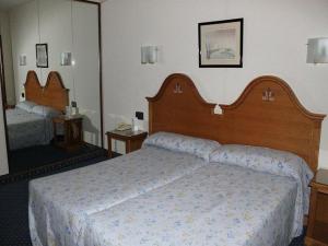 A bed or beds in a room at Hotel Ébora by Vivere Stays