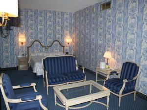 A seating area at Hotel Ébora by Vivere Stays