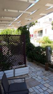 A balcony or terrace at Kate-Mari House