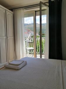 Posteľ alebo postele v izbe v ubytovaní Apartment near the sea-self check-in