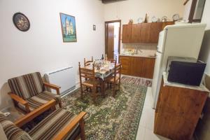 Cuina o zona de cuina de Iosiphis Stonebuilt House