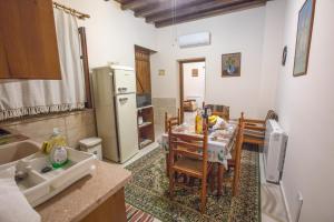 Cuina o zona de cuina de Iosiphis Stonebuilt House