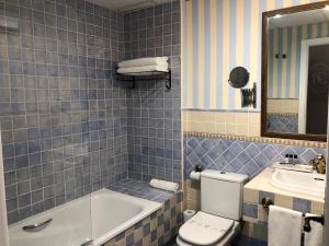 a bathroom with a tub and a toilet and a sink at Hotel Ruta Imperial H-CC-00660 in Jarandilla de la Vera +31 photos