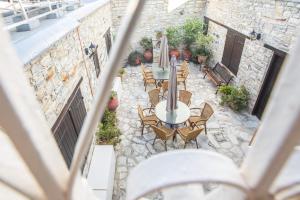 Balcó o terrassa a Iosiphis Stonebuilt House