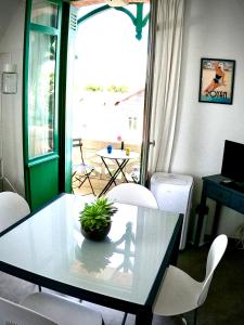 Φωτογραφία από το άλμπουμ του La Jeanne Marcelle T2 50m plage σε Ρουαγιάν