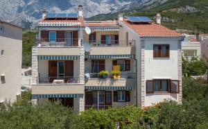 En generel udsigt til bjerge eller udsigt til bjerge taget fra lejligheden